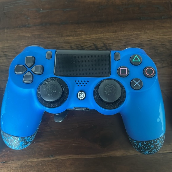 Scuffed PlayStation 4 controller - Picture 4 of 5